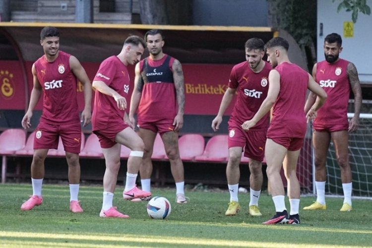 Galatasaray, Beşiktaş derbisinin hazırlıklarını s&uuml;rd&uuml;rd&uuml;