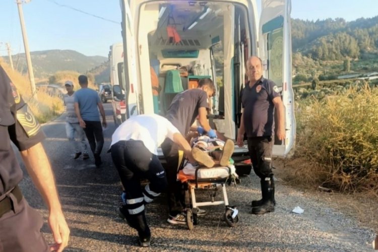 Manisa'da otomobil dereye u&ccedil;tu: 3 kişi yaralandı