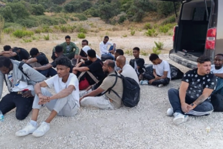 İzmir'de 105 d&uuml;zensiz g&ouml;&ccedil;men yakalandı!