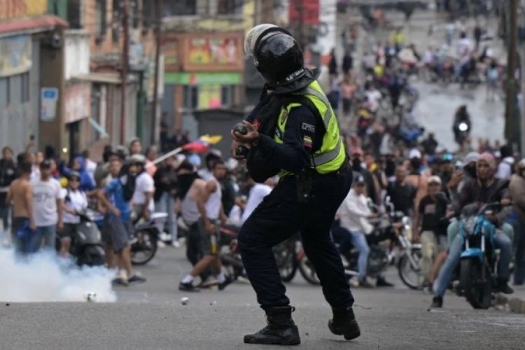 Venezuela'da g&ouml;zaltına alınanların sayısı bin 200'e &ccedil;ıktı