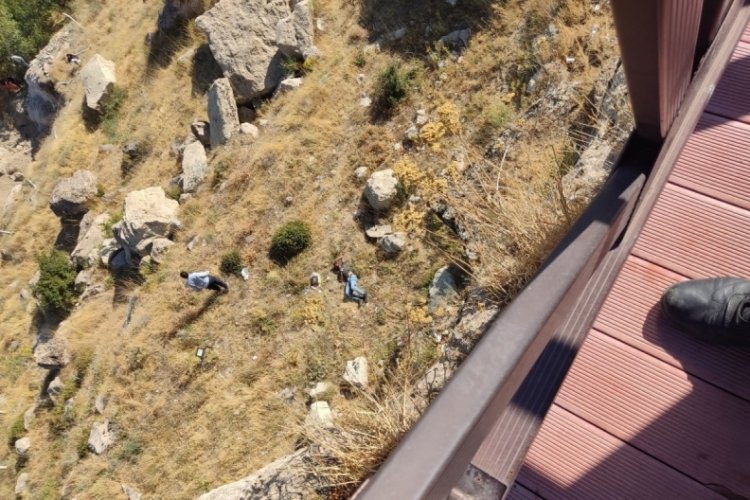 Van'da seyir tepesinden atlayarak intihar girişiminde bulundu