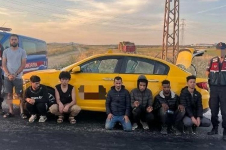 11 ka&ccedil;ak g&ouml;&ccedil;men ile 1 organizat&ouml;r yakalandı