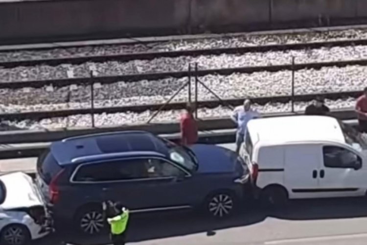 Bursa' zincirleme kaza! 7 ara&ccedil; &ccedil;arpıştı