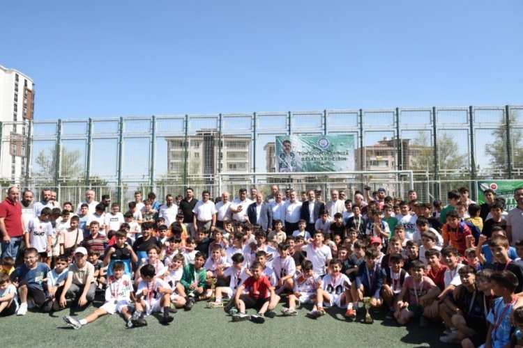 Bursa'da 'Yaz Kuran Kursları Camiler Arası Futbol Turnuvası'nın finali yapıldı