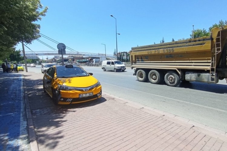 Konya'da &uuml;st ge&ccedil;it yerine yolu tercih etti hayatını kaybetti