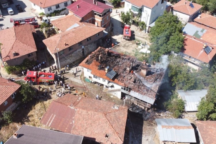 Bursa'da evin çatısını küle çeviren yangın korku dolu anlara sebep oldu