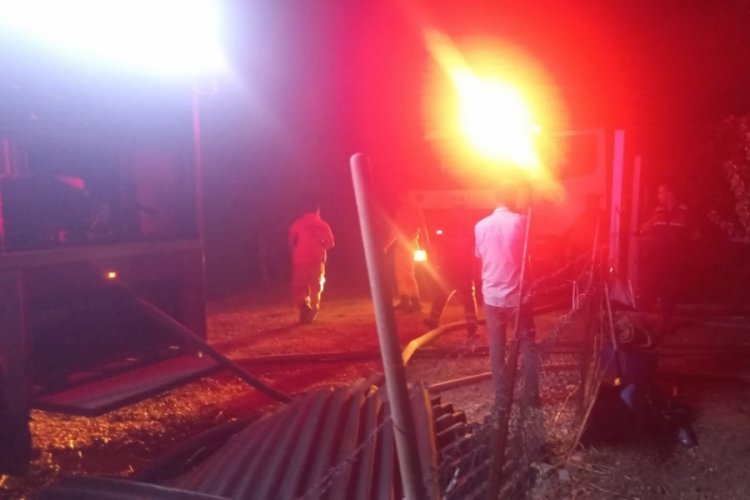 Bursa'da baraka &ccedil;ıkan yangında k&uuml;le&nbsp;d&ouml;nd&uuml;