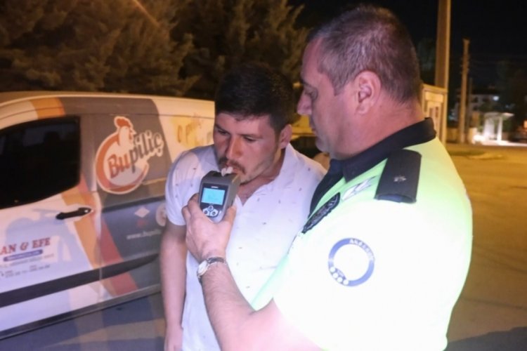 Aksaray'da &ouml;nce arabanın i&ccedil;ine saklandı, sonra gazeteciyi polise şikayet etti