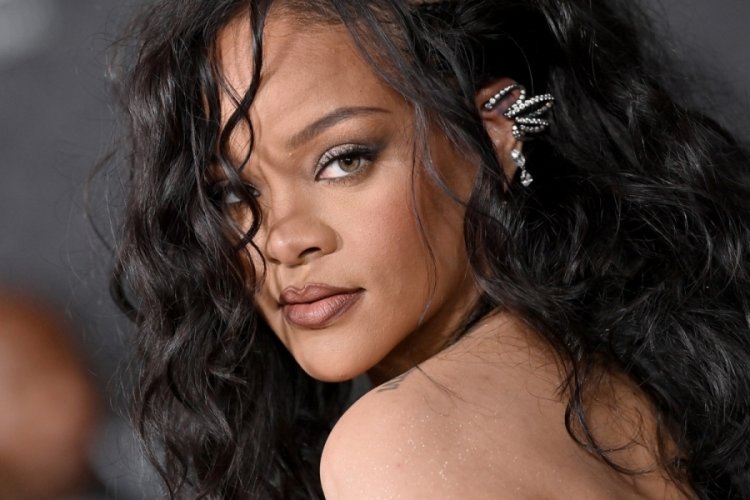 Futbolcu hayranı &ccedil;ocuk Rihanna'dan fotoğraf &ccedil;ekmesini istedi