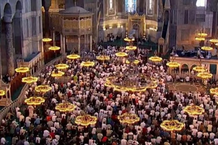 Haniye i&ccedil;in 81 ilde gıyabi cenaze namazı... Ayasofya Camii'ne akın ettiler