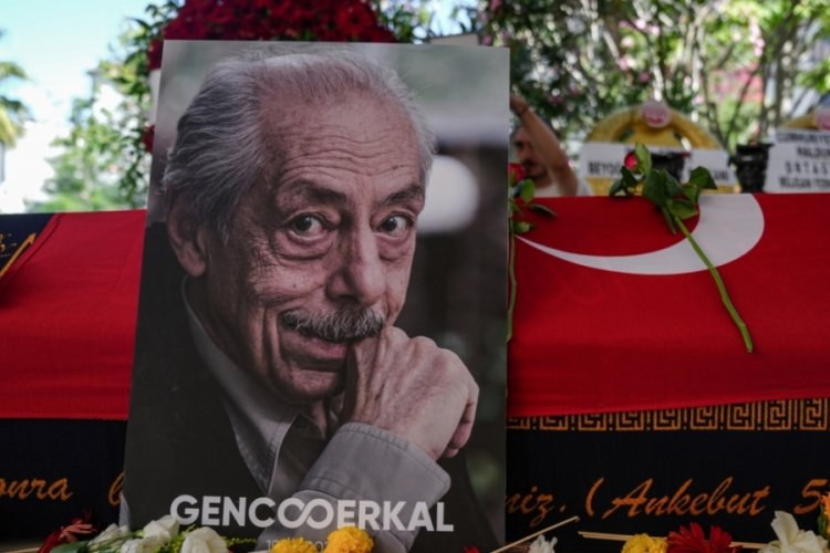 Sanat&ccedil;ı Genco Erkal son yolculuğuna uğurlandı