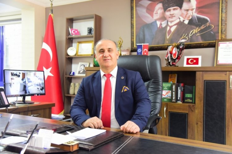 Seyyar esnaftan belediye başkanına bı&ccedil;aklı saldırı