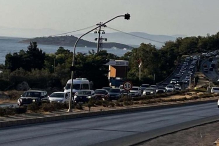 Bodrum'a tatilci akını! 20 binden fazla ara&ccedil; giriş yaptı