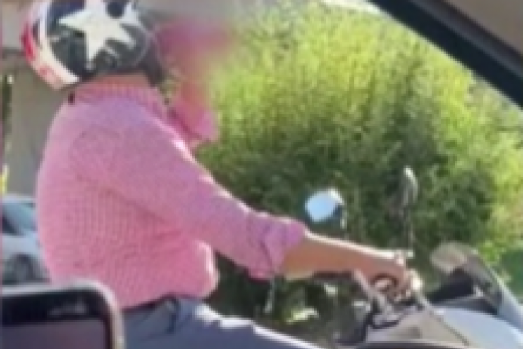 Ankara'da motosiklet &uuml;zerinde alkol alan s&uuml;r&uuml;c&uuml; kameraya yansıdı