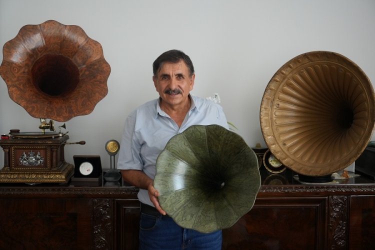 Bursa'da aldığı gramofon bozuk &ccedil;ıkınca, eşsiz bir koleksiyoncu oldu