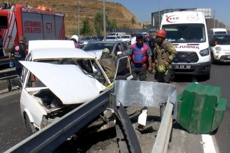 İstanbul'da E-5'i kilitleyen kaza!