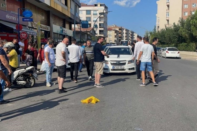 Karşıdan karşıya ge&ccedil;meye &ccedil;alışan &ccedil;ocuğa otomobil &ccedil;arptı