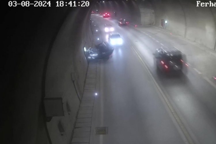 Motorlu bisiklet t&uuml;nelde duvara &ccedil;arparak devrildi: 2 yaralı