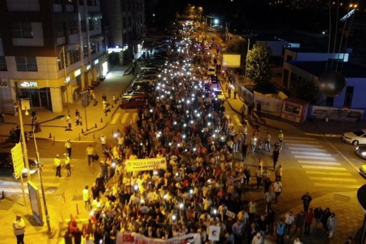 Binlerce kişi Haniye ve Filistinliler i&ccedil;in y&uuml;r&uuml;d&uuml;