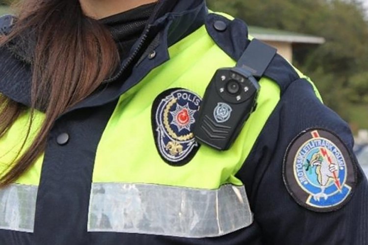 Yerlikaya duyurdu: Polise y&uuml;z tanımalı yaka kamerası geliyor!