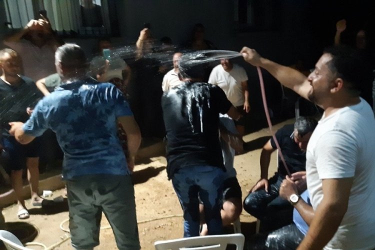 Hatay'da asırlık gelenek: Damada duş aldırdılar