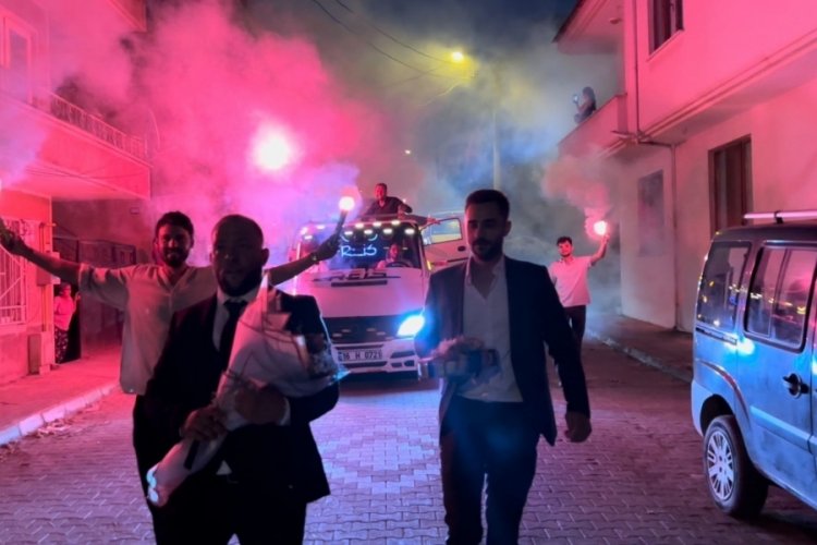 Bursa'da &ccedil;ekici ve iş makinesiyle kız isteyeme geldi