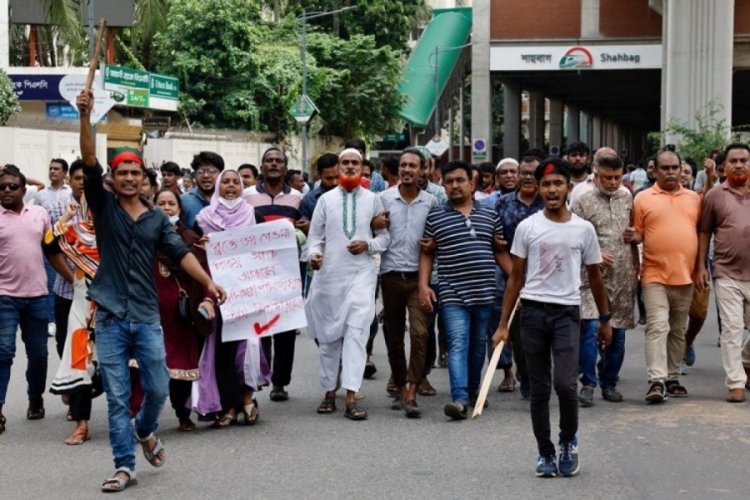 Bangladeş'te halk ayaklandı: 48 &ouml;l&uuml;!