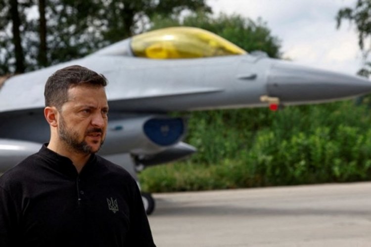 Zelenski: Ukrayna ilk F-16 jetlerini teslim aldı