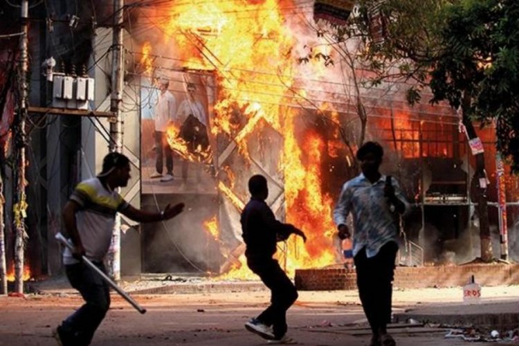 Bangladeş'teki h&uuml;k&uuml;met karşıtı protestolarda can kaybı 99'a y&uuml;kseldi