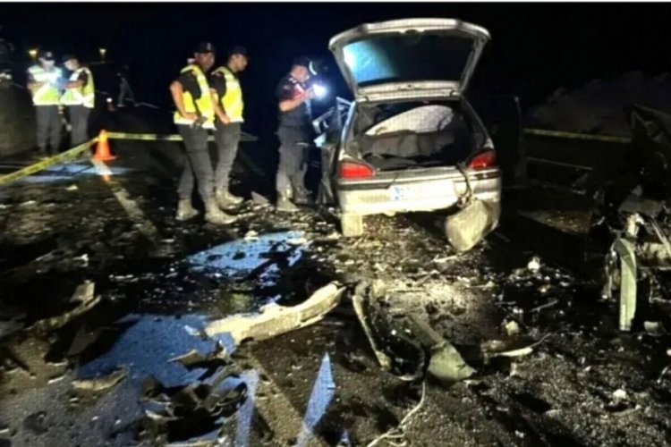 D&uuml;ğ&uuml;n gecesi trafik kazası: Gelin ve damat hayatını kaybetti