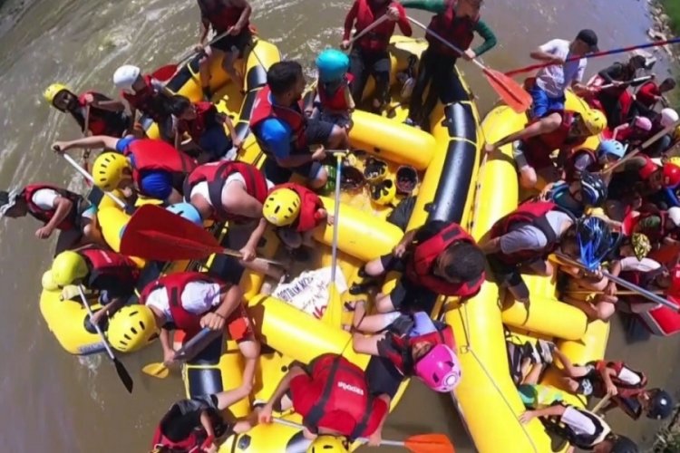 Erzincan'da rafting etkinliği renkli g&ouml;r&uuml;nt&uuml;lere sahne oldu!