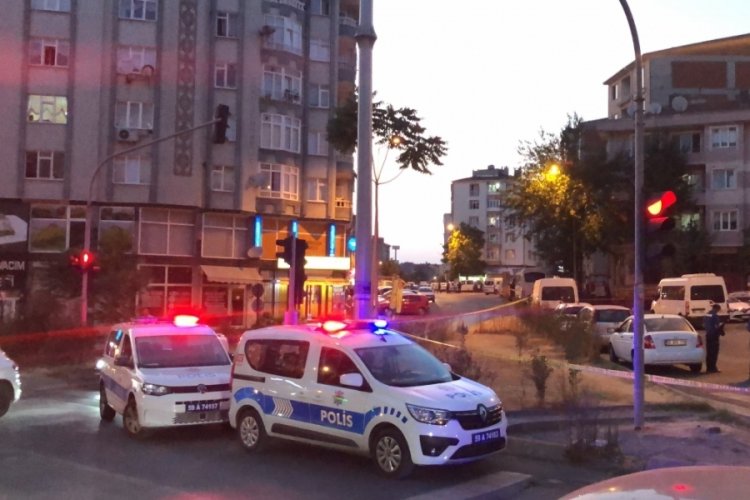 Sokak ortasında silahla vurulan iki kardeşi &ouml;l&uuml;m ayırdı
