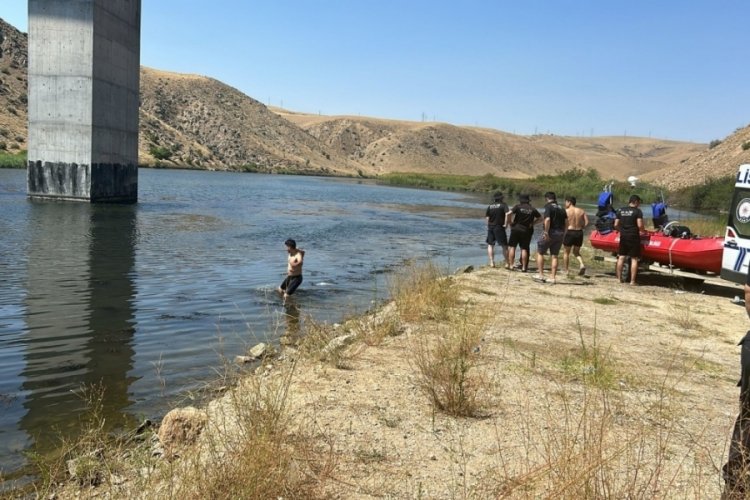 Kırşehir'e arkadaşını ziyarete gelmişti! Serinlemek i&ccedil;in girdiği suda boğuldu