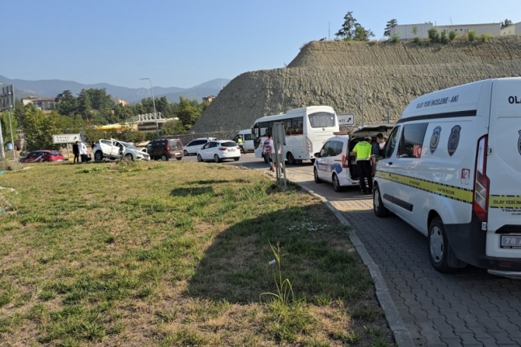 Karab&uuml;k'te kaza yapınca uyuşturucuları bırakıp ka&ccedil;tılar
