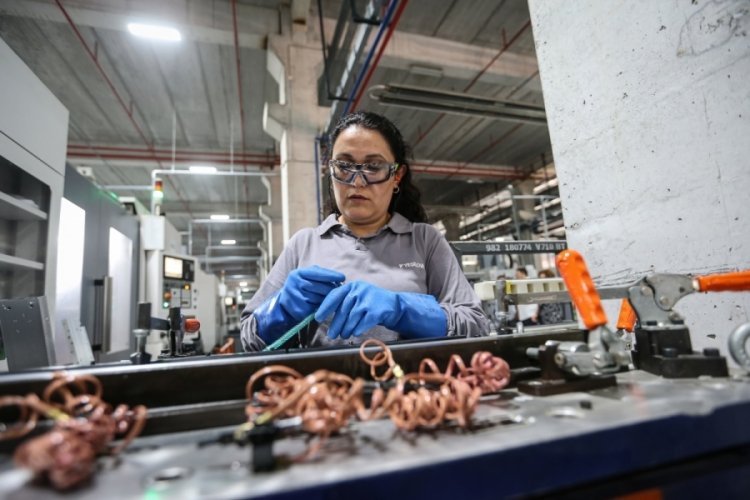 Bursa'da ev kadınları meslek sahibi oldu