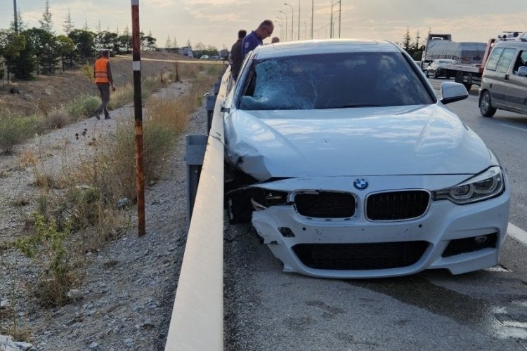 Otomobilin par&ccedil;alarını toplarken feci şekilde can verdi