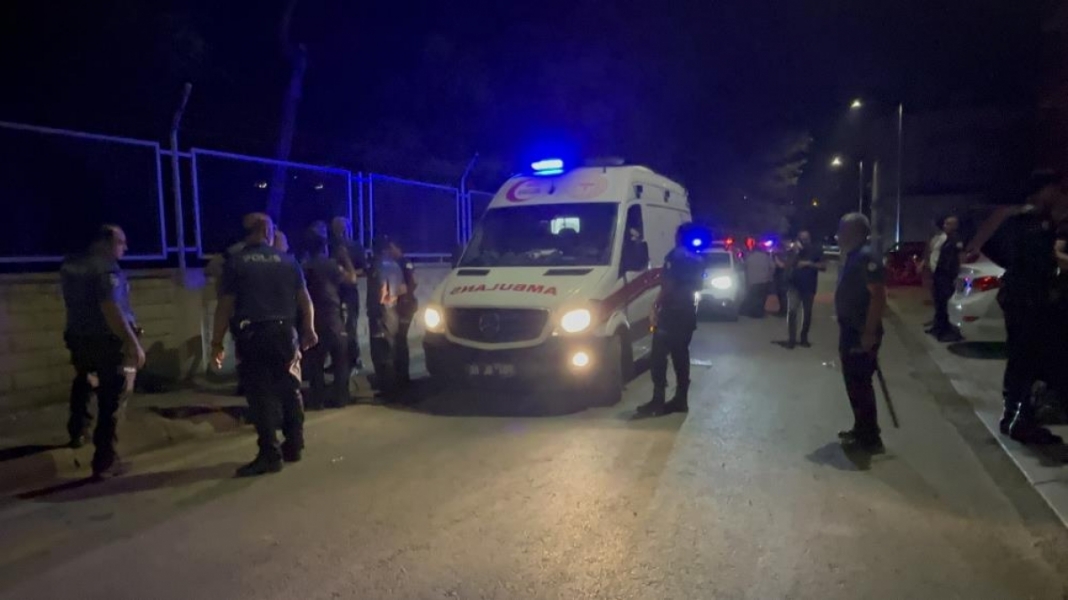 D&uuml;n&uuml;r kavgasında kan d&ouml;k&uuml;ld&uuml;