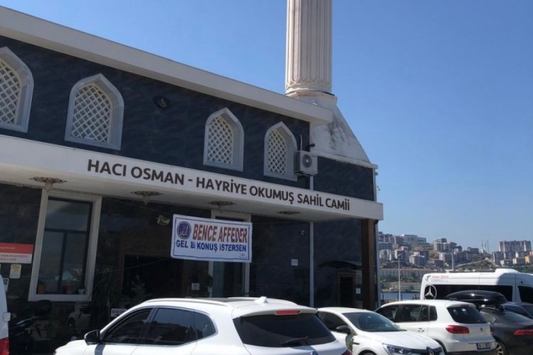 Bursa'da camiye asılan afiş g&uuml;ndem oldu
