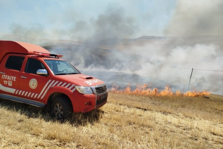 Malatya'da anız ve bah&ccedil;e yangınları