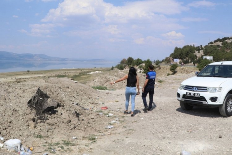 Burdur G&ouml;l&uuml; kıyısına hafriyat d&ouml;kt&uuml;ler: Valilik incelemeye aldı