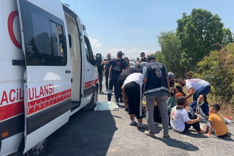 Nevşehir'de ara&ccedil; ile minib&uuml;s &ccedil;arpıştı! 2'si ağır 13 kişi yaralandı