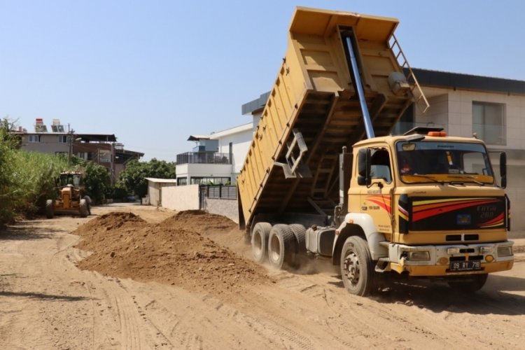 Aydın'da yol yenileme &ccedil;alışmaları aralıksız devam ediyor
