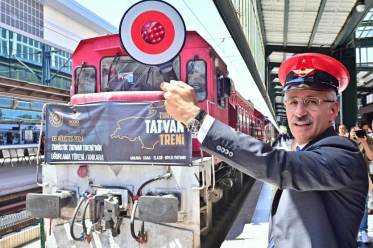 Bakan duyurdu: Turistik Tatvan treni yola çıktı! 