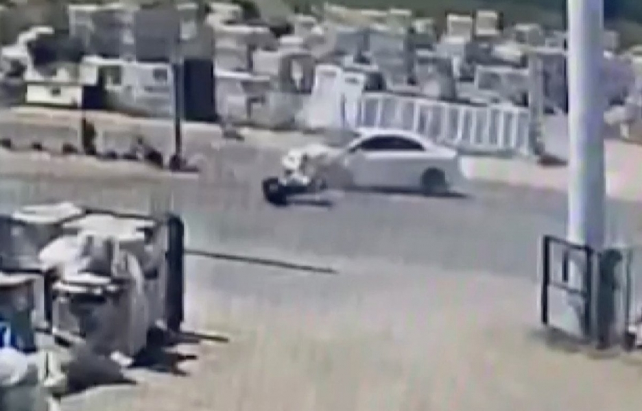 Tokat'ta motosiklet s&uuml;r&uuml;c&uuml;s&uuml; feci kazada can verdi