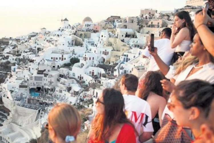Yunan adalarında esnaf aşırı kalabalıktan rahatsız!