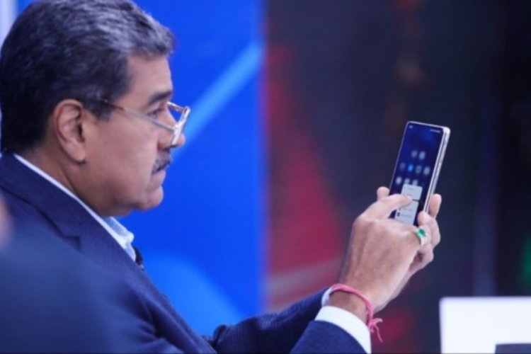 Maduro canlı yayında WhatsApp'ı silip iki uygulamayı tavsiye etti