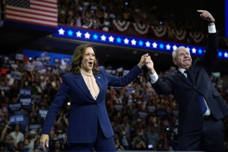 Kamala Harris ilk mitingini ger&ccedil;ekleştirdi!
