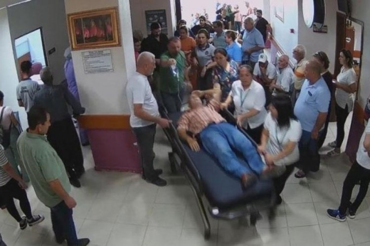 Hastanede muayene sırası beklerken kalp krizi ge&ccedil;irdi