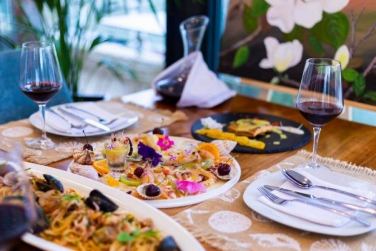 Restoranların servis &uuml;creti alması hak mı?