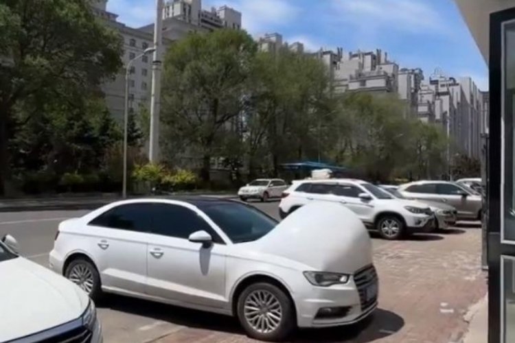 Şaşkına &ccedil;eviren g&ouml;r&uuml;nt&uuml;! Aşırı sıcaklar arabaları balon gibi şişirdi